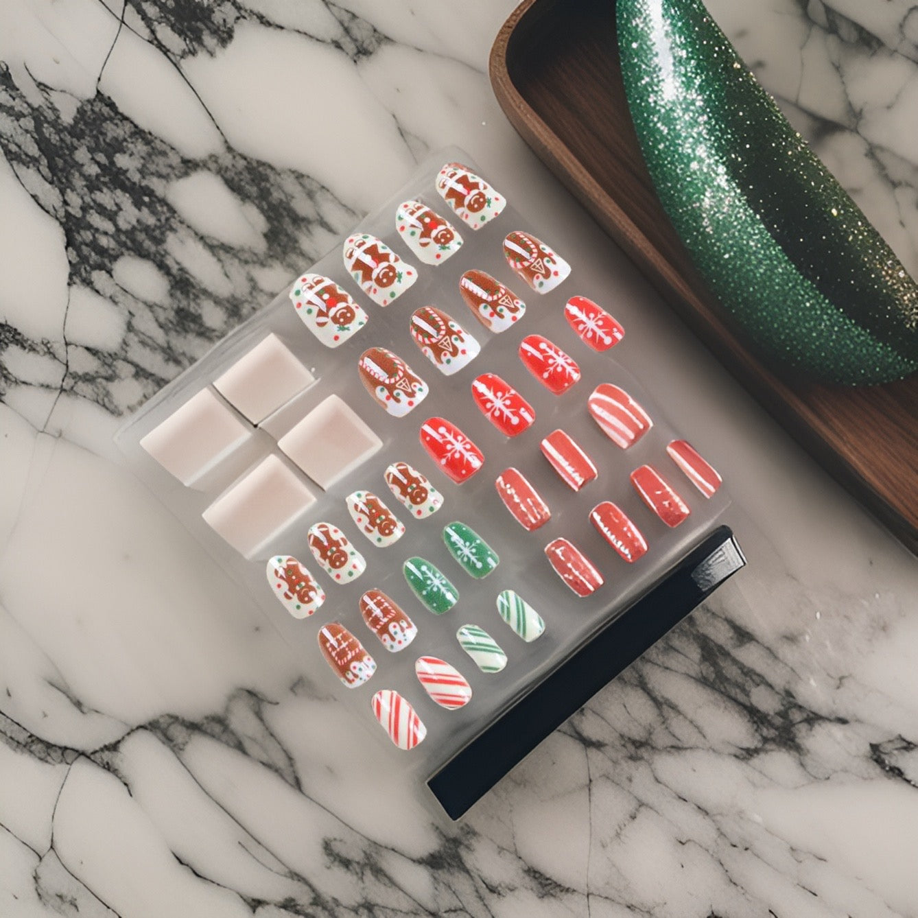 24Pc Round Holiday Nails set in red, White & Green with Gingerbread Designs - Press-on Express